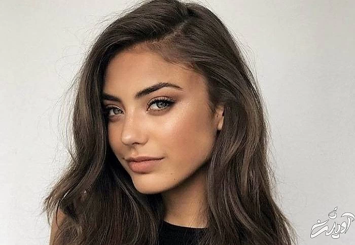 چشم میشی و موی خرمایی